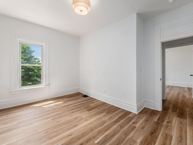 883 Wilson Ave, Columbus, OH 43206 - spare room featuring light wood-style floors and baseboards