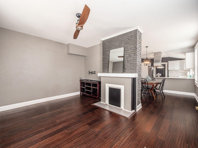 533 Stewart Ave, Columbus, OH 43206 - living room featuring a ceiling fan, dark wood-type flooring, and baseboards