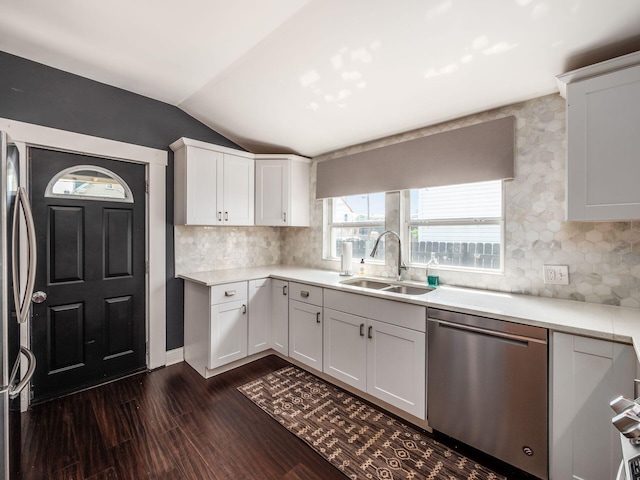 533 Stewart Ave, Columbus, OH 43206 - kitchen featuring stainless steel appliances, a sink, lofted ceiling, dark wood-style floors, and backsplash