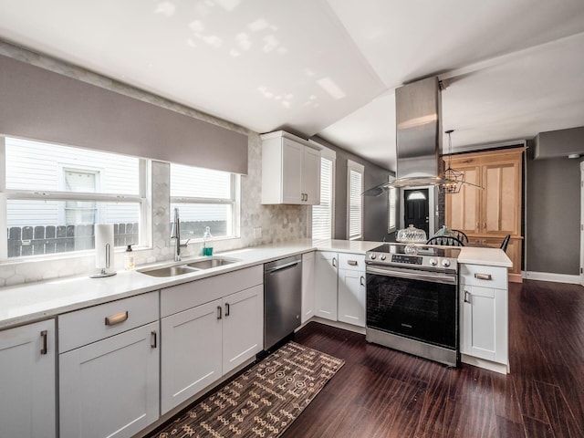 533 Stewart Ave, Columbus, OH 43206 - kitchen with stainless steel appliances, a sink, a peninsula, and dark wood-style flooring