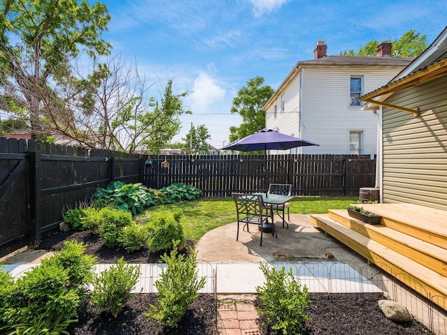 533 Stewart Ave, Columbus, OH 43206 - view of yard with a patio area and a deck