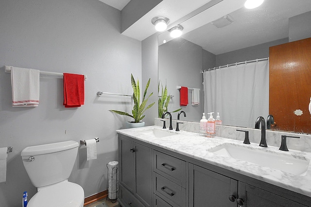 1067 Bronwyn Ave, Columbus, OH 43204 - full bathroom featuring double vanity, toilet, baseboards, and curtained shower