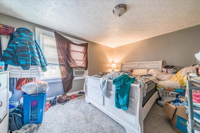 476 Graham St, Columbus, OH 43203 - bedroom featuring carpet floors and a textured ceiling