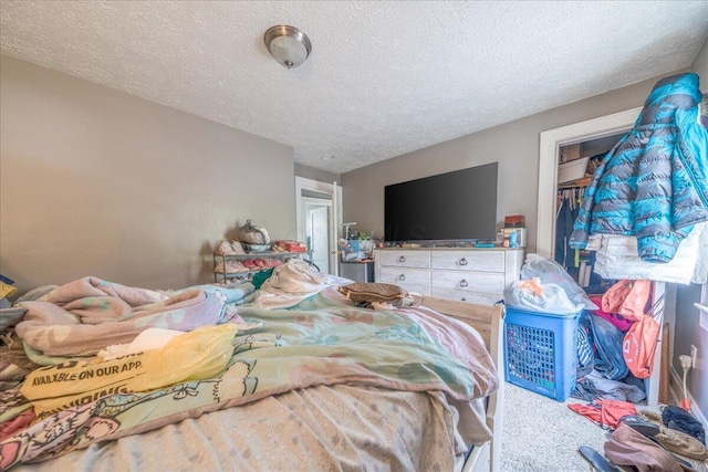 476 Graham St, Columbus, OH 43203 - carpeted bedroom featuring a textured ceiling