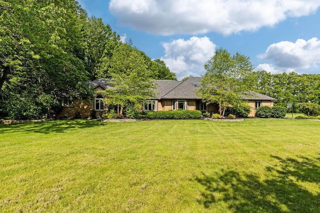 7276 Lee Rd, Westerville, OH 43081 - ranch-style house featuring a front yard