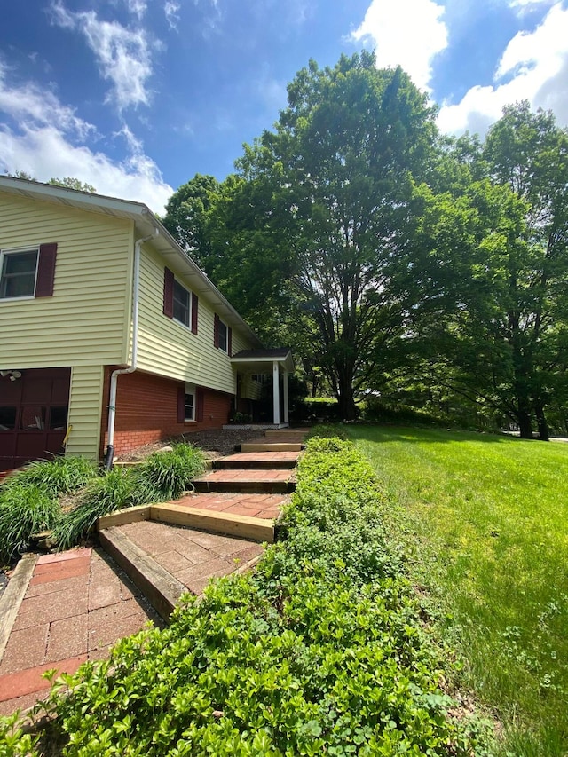192 Bridle Path Ln, Granville, OH 43023 - view of green lawn