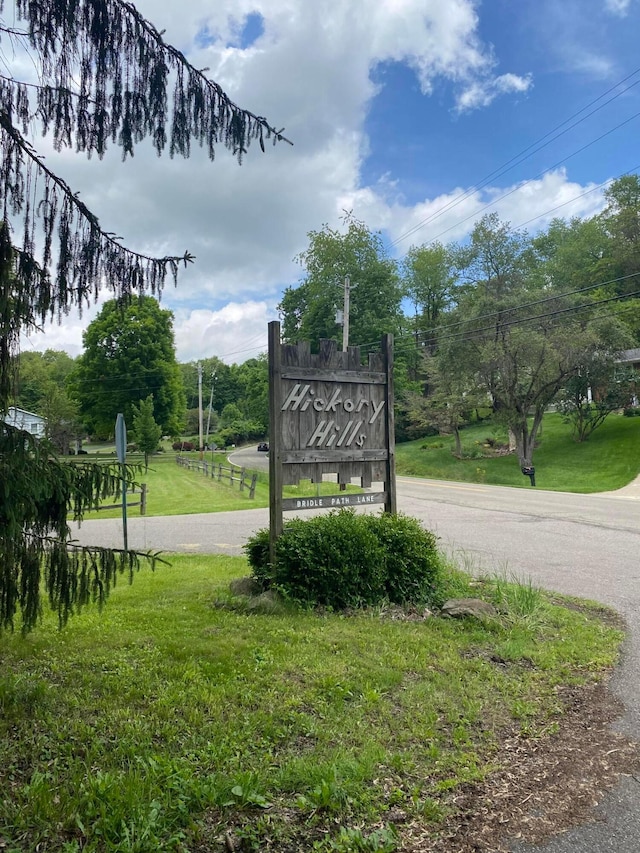192 Bridle Path Ln, Granville, OH 43023 - community sign featuring a yard