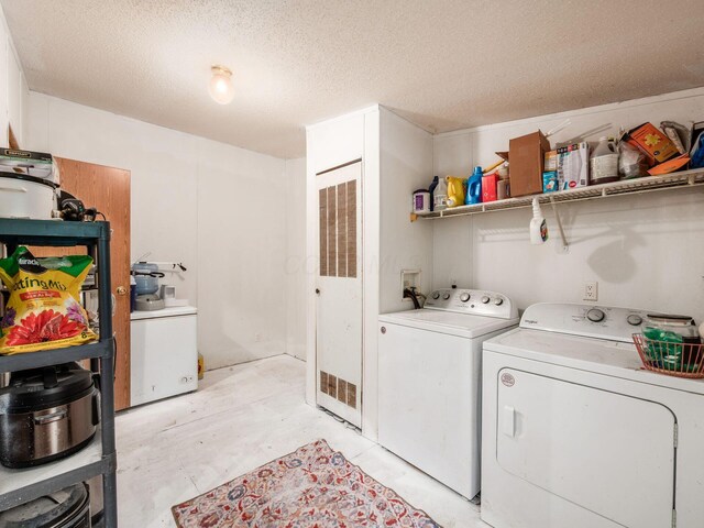 4015 County Road 25, Cardington, OH 43315 - washroom featuring washer and clothes dryer, a heating unit, and a textured ceiling