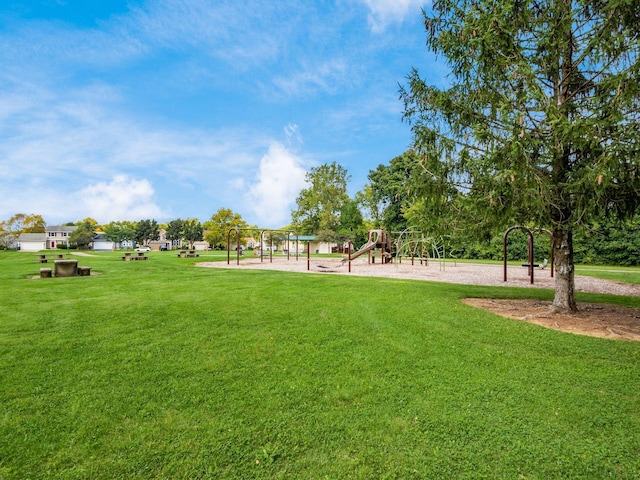 1693 Hale Ct, Columbus, OH 43228 - surrounding community featuring a lawn