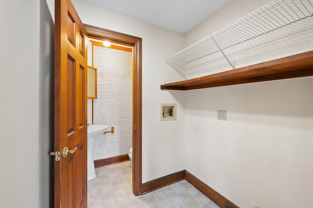41 Hanford St, Columbus, OH 43206 - washroom with hookup for a washing machine and baseboards