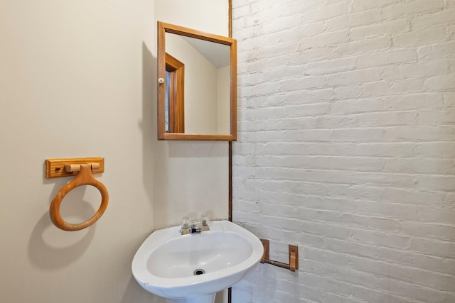41 Hanford St, Columbus, OH 43206 - half bathroom with a sink
