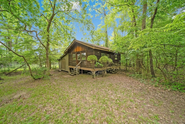 2692 Jordan Rd, Columbus, OH 43231 - back of property featuring a deck