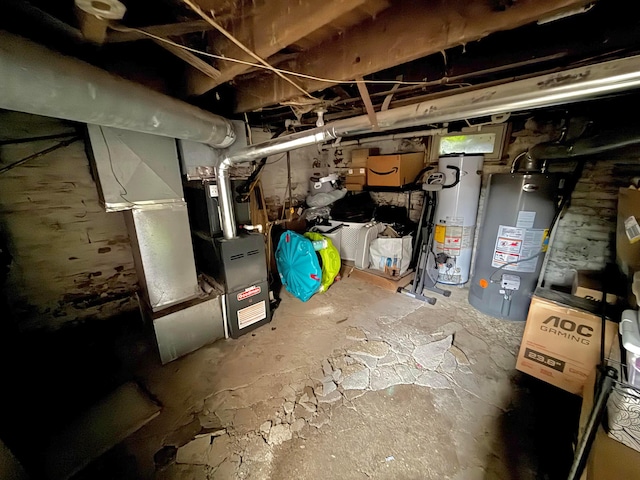 205 Walnut St, Circleville, OH 43113 - unfinished basement with gas water heater