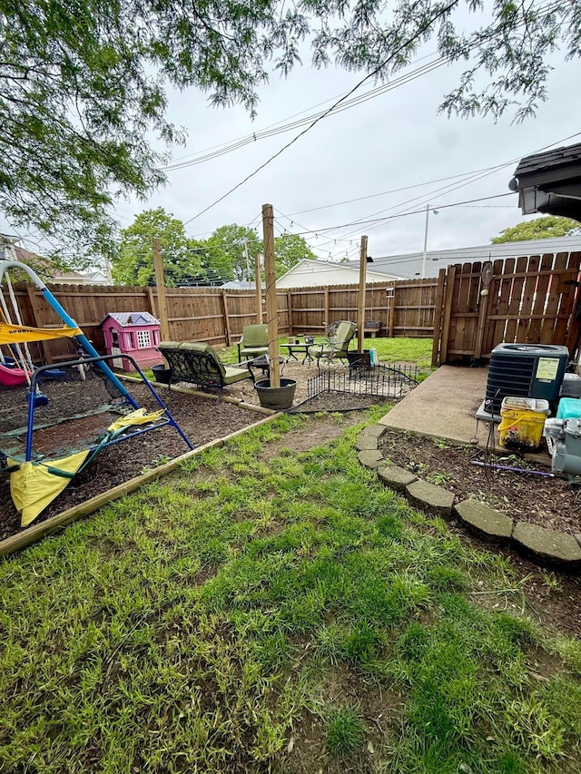 205 Walnut St, Circleville, OH 43113 - view of yard with a patio