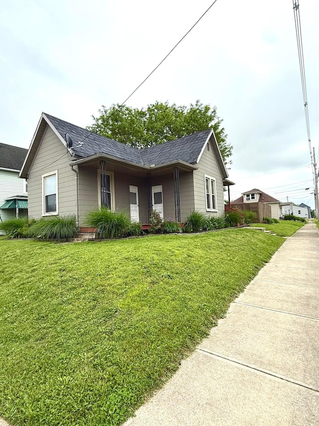 205 Walnut St, Circleville, OH 43113 - ranch-style house featuring a front yard