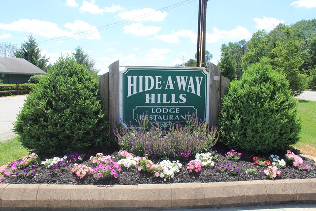 311 Chinook Ln, Sugar Grove, OH 43155 - view of community sign