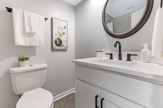 5786 Thompson Rd, Columbus, OH 43230 - bathroom featuring vanity, toilet, baseboards, and curtained shower
