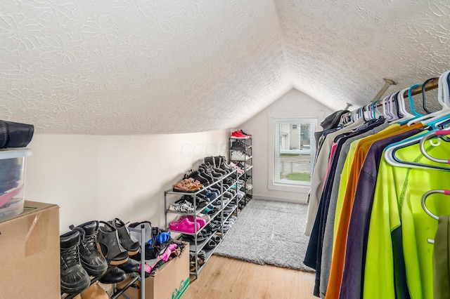 526 N Columbus St, Lancaster, OH 43130 - walk in closet featuring lofted ceiling and wood finished floors