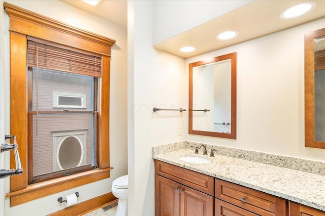 355 W 7th Ave, Columbus, OH 43201 - bathroom featuring toilet, vanity, and recessed lighting