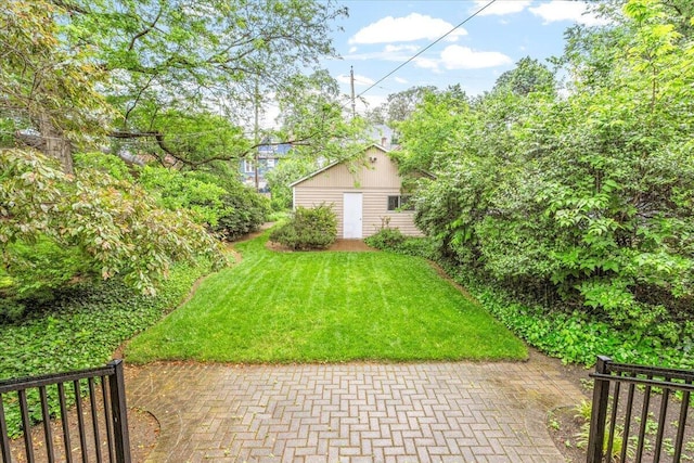 355 W 7th Ave, Columbus, OH 43201 - view of green lawn featuring a patio