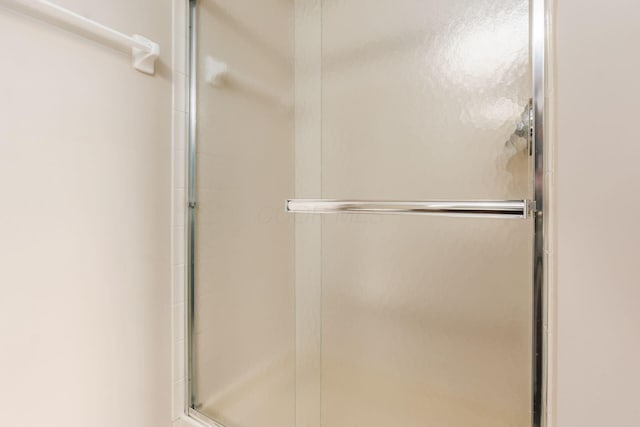 7019 Blakemore Ln, Dublin, OH 43016 - bathroom featuring an enclosed shower