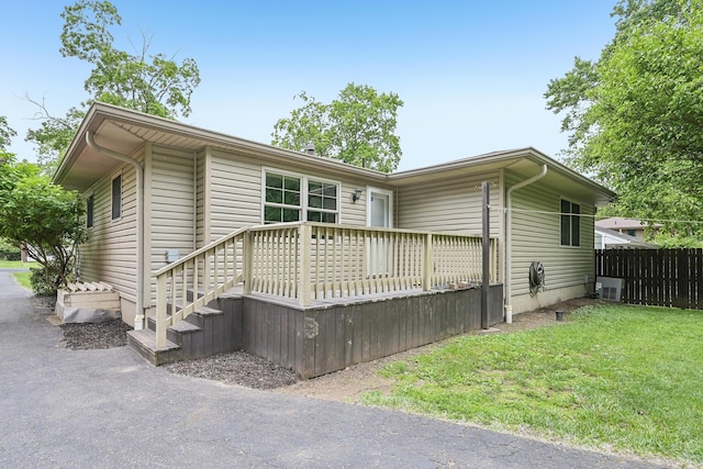 316 Westview Ave, Columbus, OH 43214 - view of front of home featuring a deck