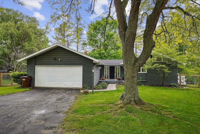 710 Cloverleaf Ct, Mansfield, OH 44904 - ranch-style home featuring a front lawn, an attached garage, driveway, and brick siding