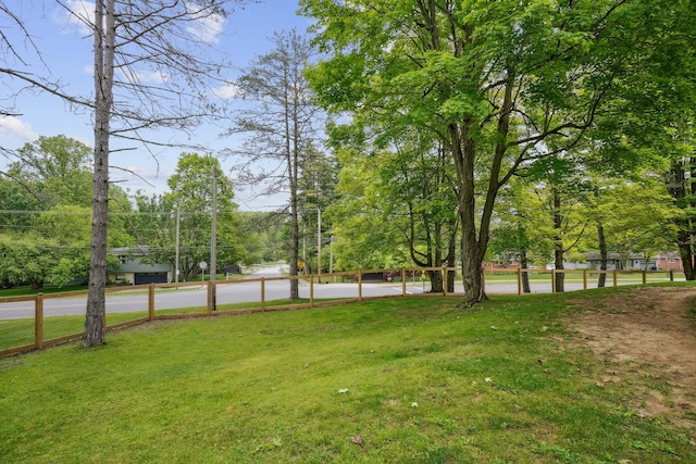 710 Cloverleaf Ct, Mansfield, OH 44904 - view of grassy yard