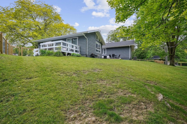 710 Cloverleaf Ct, Mansfield, OH 44904 - back of property with a yard