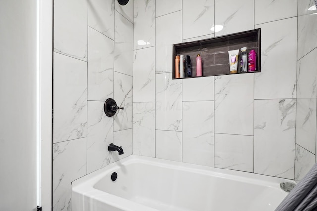 710 Cloverleaf Ct, Mansfield, OH 44904 - bathroom featuring shower / tub combination