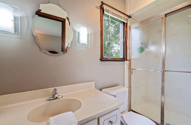 300 Stockbridge Rd, Columbus, OH 43207 - full bath featuring vanity, toilet, and a shower with door