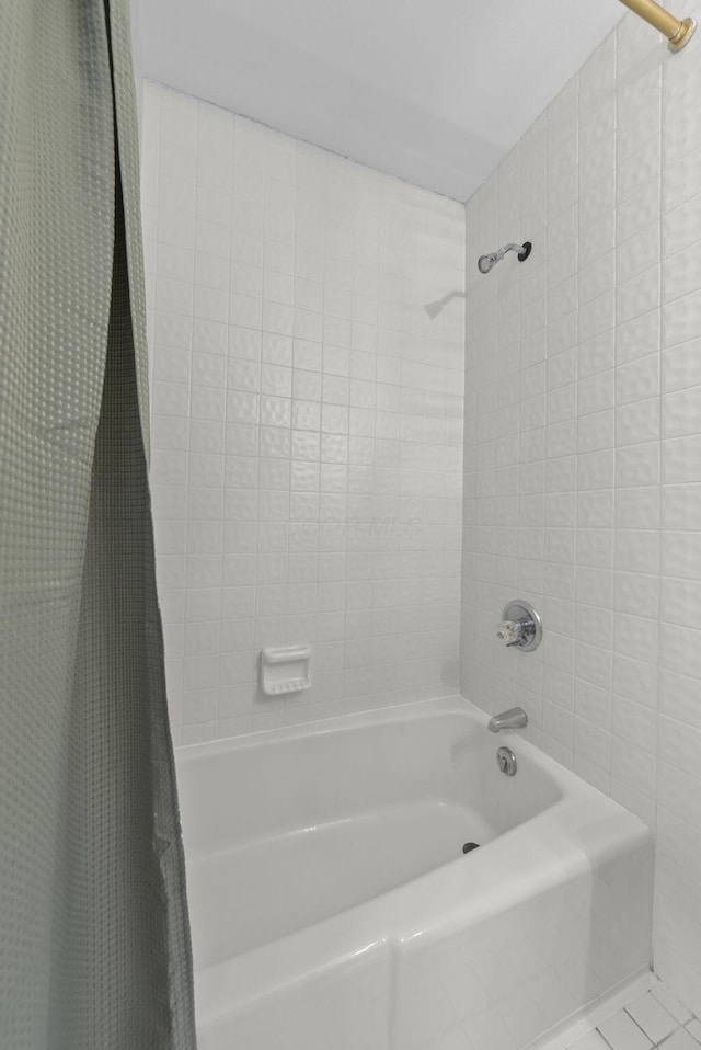 4200 Rudy Rd, Columbus, OH 43214 - bathroom featuring shower / tub combo