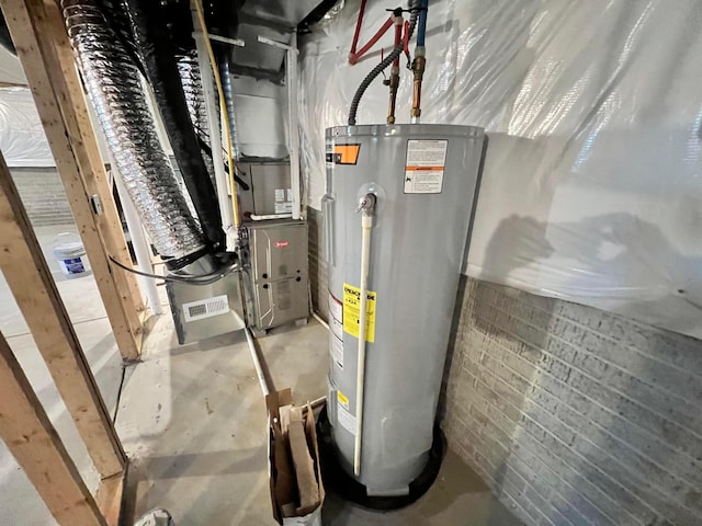 294 Shady Hollow Dr, Commercial Point, OH 43116 - utility room with water heater