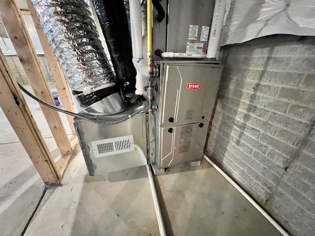 294 Shady Hollow Dr, Commercial Point, OH 43116 - utility room featuring heating unit