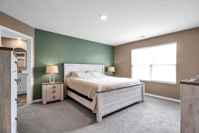 294 Shady Hollow Dr, Commercial Point, OH 43116 - bedroom featuring carpet floors, baseboards, a textured ceiling, and connected bathroom