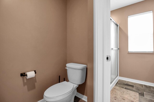 294 Shady Hollow Dr, Commercial Point, OH 43116 - bathroom featuring baseboards, a stall shower, and toilet