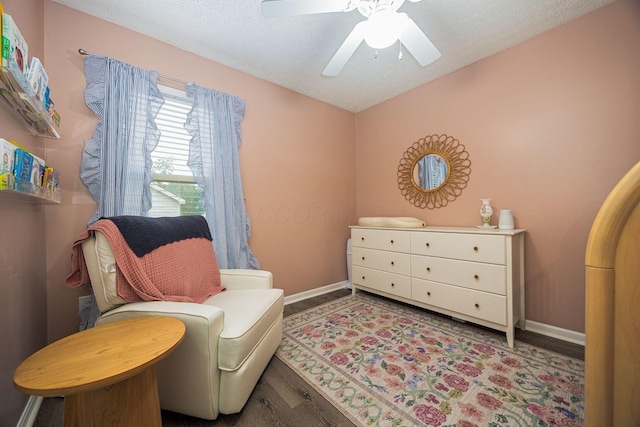 1427 Trabue Woods Blvd, Columbus, OH 43228 - living area featuring wood finished floors, baseboards, a ceiling fan, and a textured ceiling