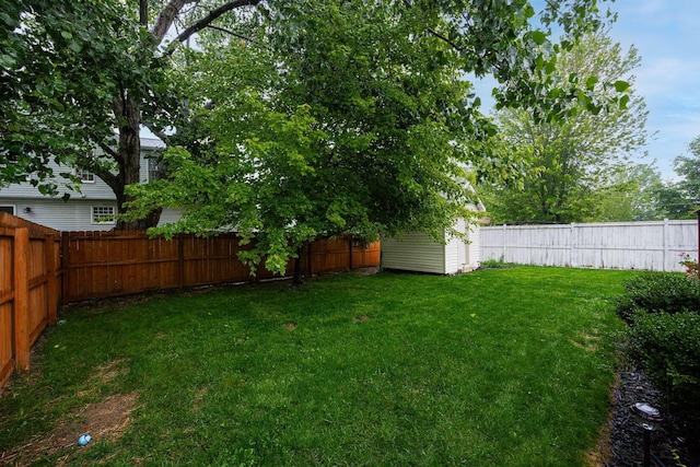1427 Trabue Woods Blvd, Columbus, OH 43228 - view of yard