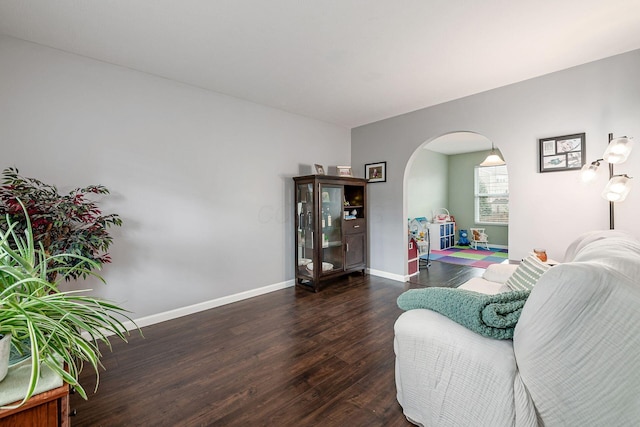 118 Firestone Dr, Delaware, OH 43015 - living room with arched walkways, wood finished floors, and baseboards