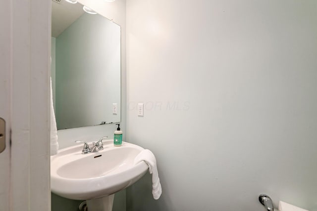 118 Firestone Dr, Delaware, OH 43015 - bathroom with a sink