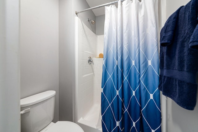 118 Firestone Dr, Delaware, OH 43015 - bathroom featuring a shower with curtain and toilet