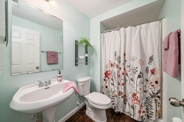 118 Firestone Dr, Delaware, OH 43015 - bathroom featuring wood finished floors, toilet, a shower with curtain, and a sink