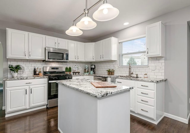 118 Firestone Dr, Delaware, OH 43015 - kitchen with stainless steel appliances, a sink, dark wood-style flooring, white cabinets, and recessed lighting