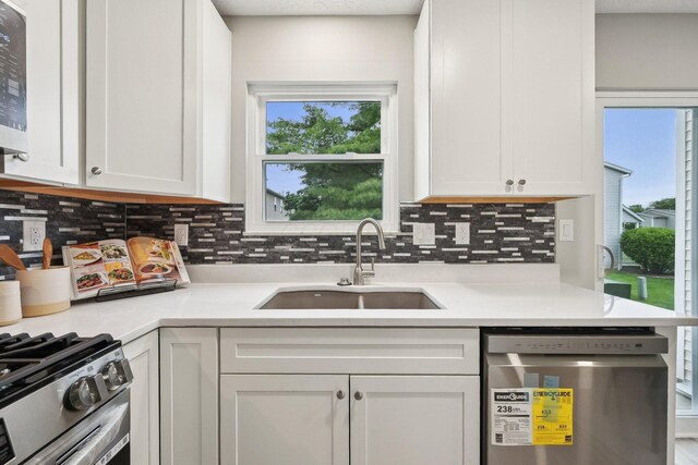 894 Noddymill Ln E Unit 28E, Columbus, OH 43085 - kitchen with stainless steel appliances, a sink, backsplash, and light countertops
