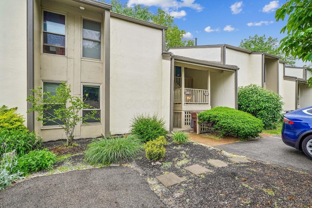 1450 Cliff Ct Unit 25, Columbus, OH 43204 - view of side of property featuring stucco siding