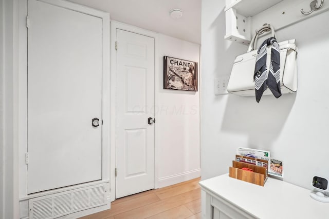 1450 Cliff Ct Unit 25, Columbus, OH 43204 - interior space featuring light wood-style floors
