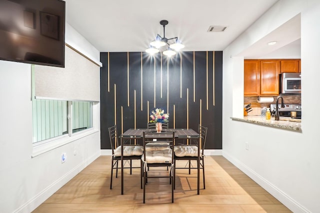 1450 Cliff Ct Unit 25, Columbus, OH 43204 - dining room featuring light wood-style floors and baseboards