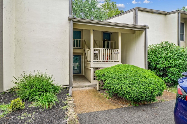 1450 Cliff Ct Unit 25, Columbus, OH 43204 - doorway to property with stucco siding and a balcony