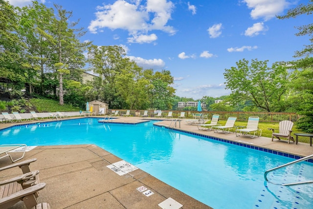 1450 Cliff Ct Unit 25, Columbus, OH 43204 - community pool featuring a patio area and view of wooded area