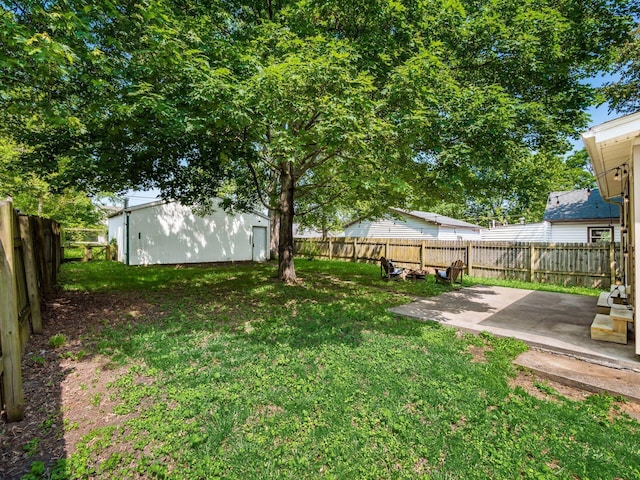 34 Columbus Ave, Delaware, OH 43015 - view of yard with a patio
